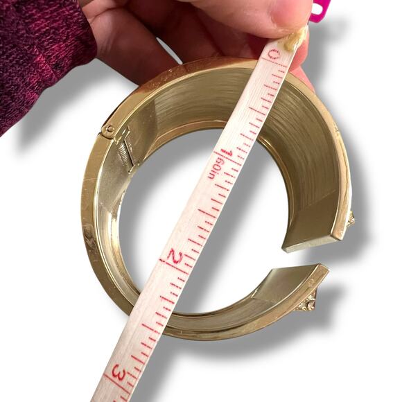 Victorias Secret Scandalous Cuff Bracelet Bangle Rhinestones Gold Tone Hinged - Picture 12 of 13